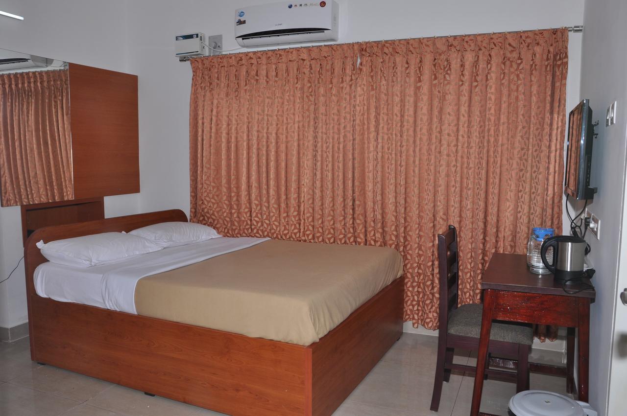 ホテル Surag Residency Tiruchirappalli エクステリア 写真