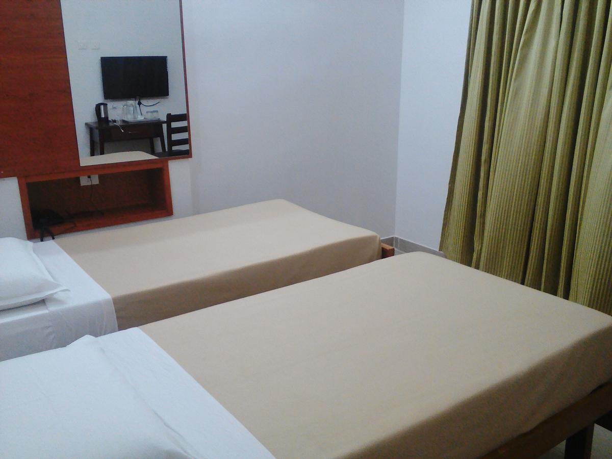 ホテル Surag Residency Tiruchirappalli エクステリア 写真