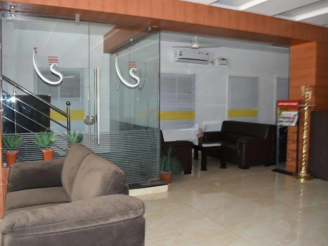 ホテル Surag Residency Tiruchirappalli エクステリア 写真