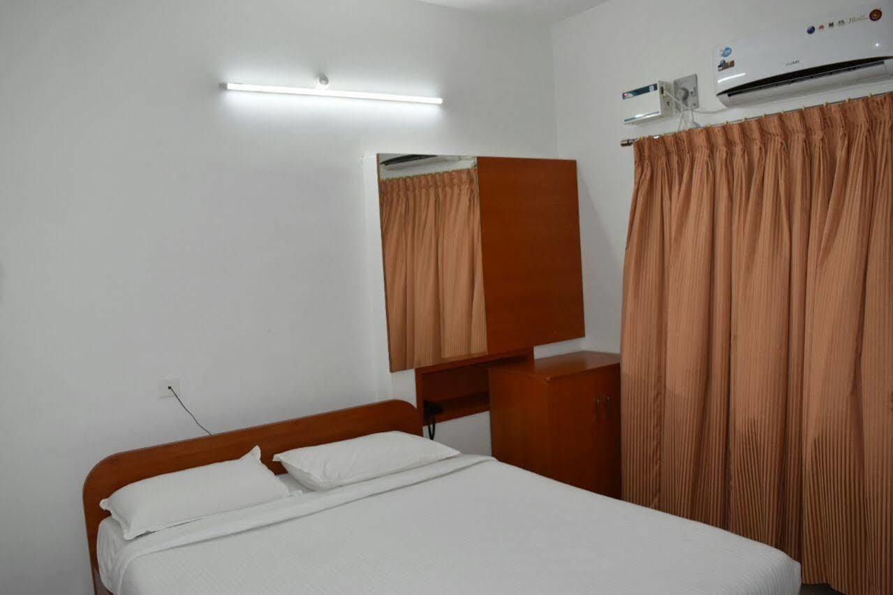 ホテル Surag Residency Tiruchirappalli エクステリア 写真