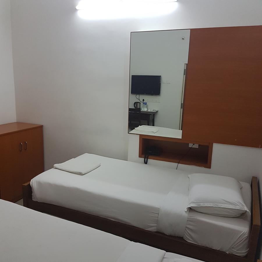 ホテル Surag Residency Tiruchirappalli エクステリア 写真
