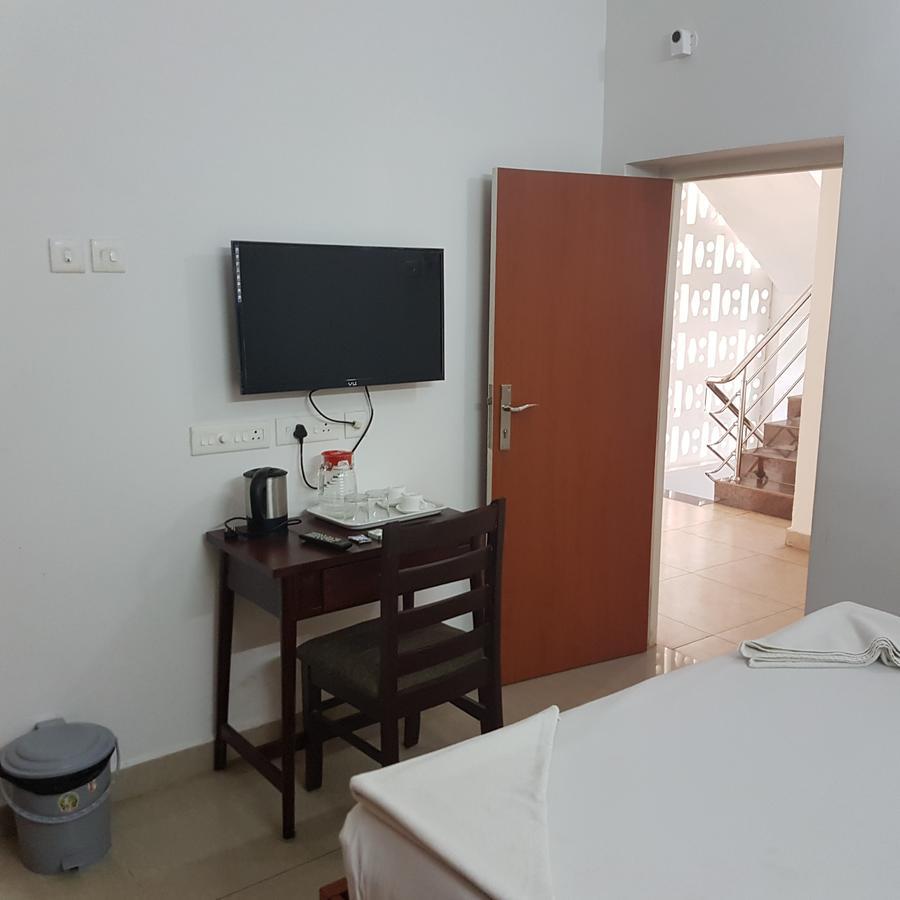 ホテル Surag Residency Tiruchirappalli エクステリア 写真